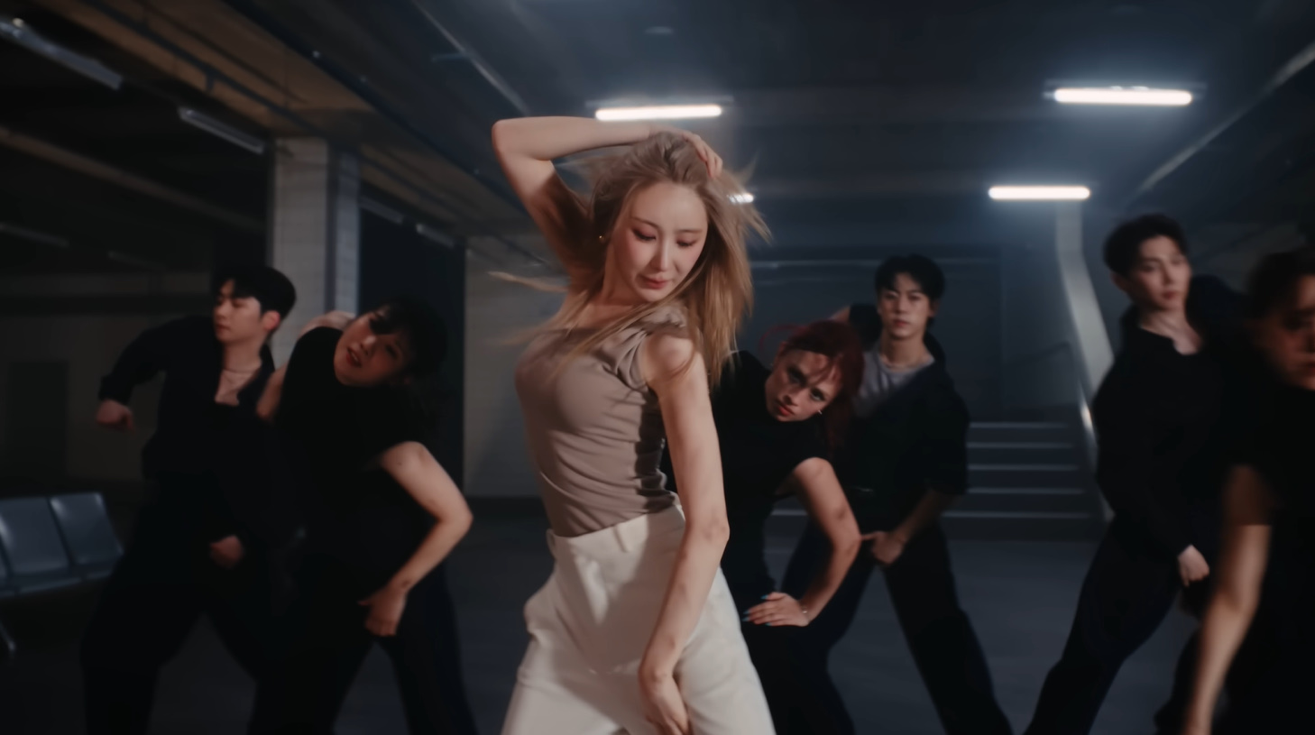 이채연 wearing PB062E